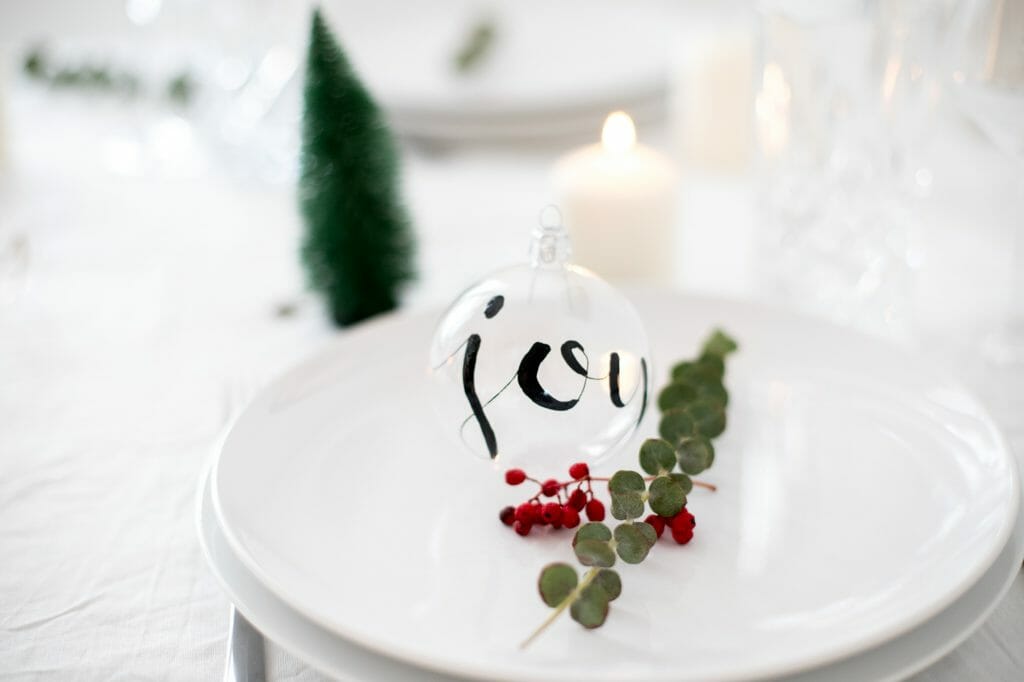 christbaumkugel-mit-lettering-bemalen-6