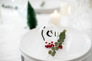 christbaumkugel-mit-lettering-bemalen-6