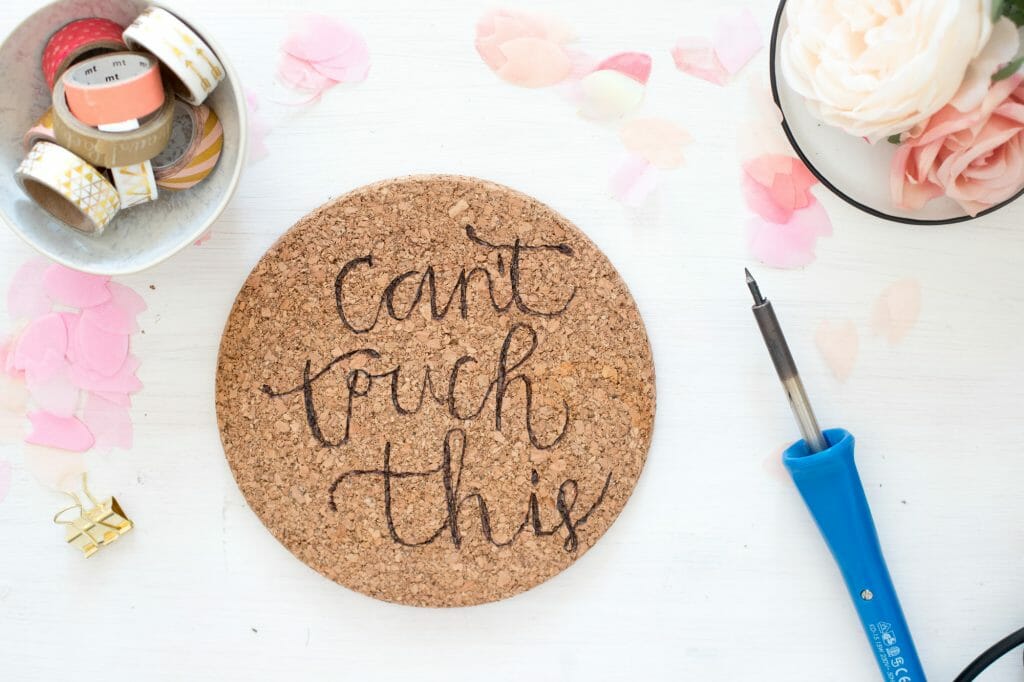 korkuntersetzer-lettering-brandmalerei-diy-4