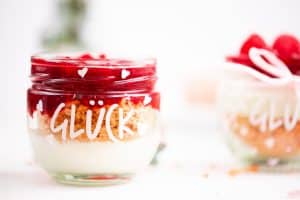 nachtisch_im_glas_mit_himbeeren_GLÜCK_Marmelade